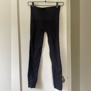 Spanx Seamless Shaping Leggings size: M